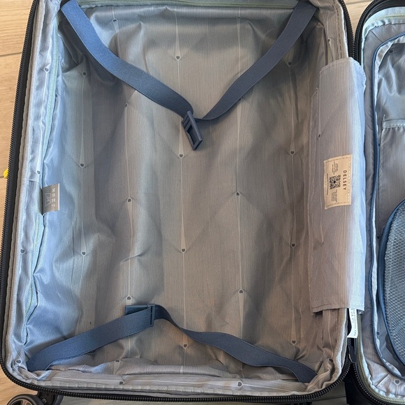 Black Carry-on DELSEY PARIS Hardshell Rolling Suitcase - Picture 5 of 9